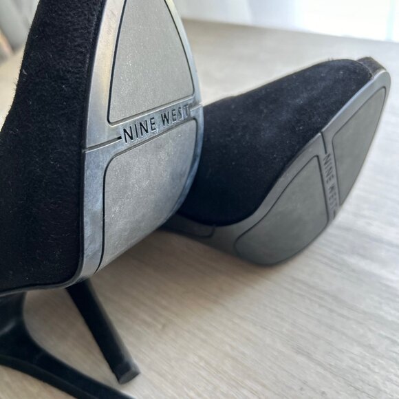 CUTE Nine West Women’s Black Velvet Pumps, great condition! - Picture 6 of 10